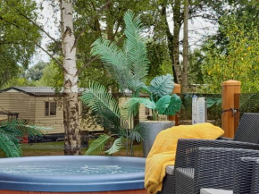 Impeccable 3-Bed Cabin in Tattershall UK